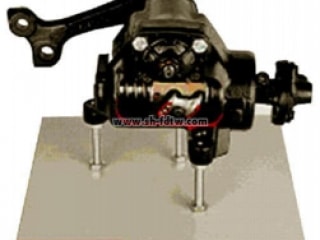 本模型是用汽车实物材料，可直观看到循环球式转向器解剖教具的整个构造，还可以手动操作，剖面涂上不一页的颜色，更加深结构的层次。