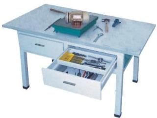 本电机拆装教室装置是为各类院校学生拆装各种电机而设计的，电机维修实训台通过对常用多种电机的动手拆装，使学生掌握电机从里到外的构成及各组成器件的认识，根据电机拆装的特点，电机拆装维修实训台材质采用全钢结