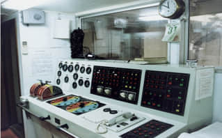 船舶机舱集中监视与报警实训装置(图1)
