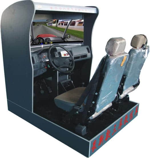 三屏幕汽车驾驶模拟器
