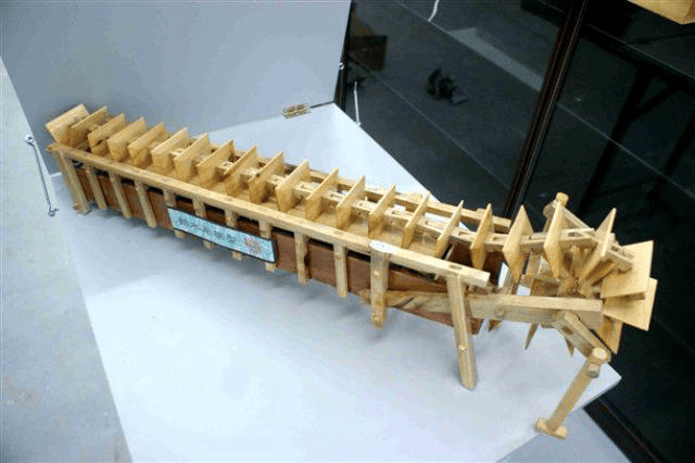 翻水车模型(图1)