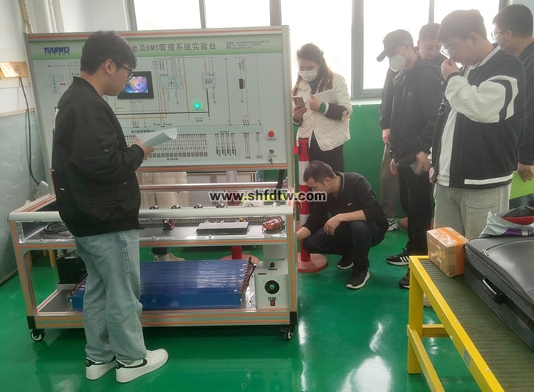 比亚迪刀片电池及BMS管理系统实验台(图3)