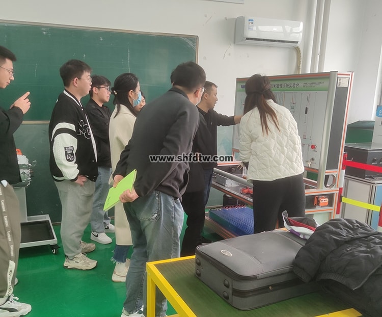 比亚迪刀片电池及BMS管理系统实验台(图4)