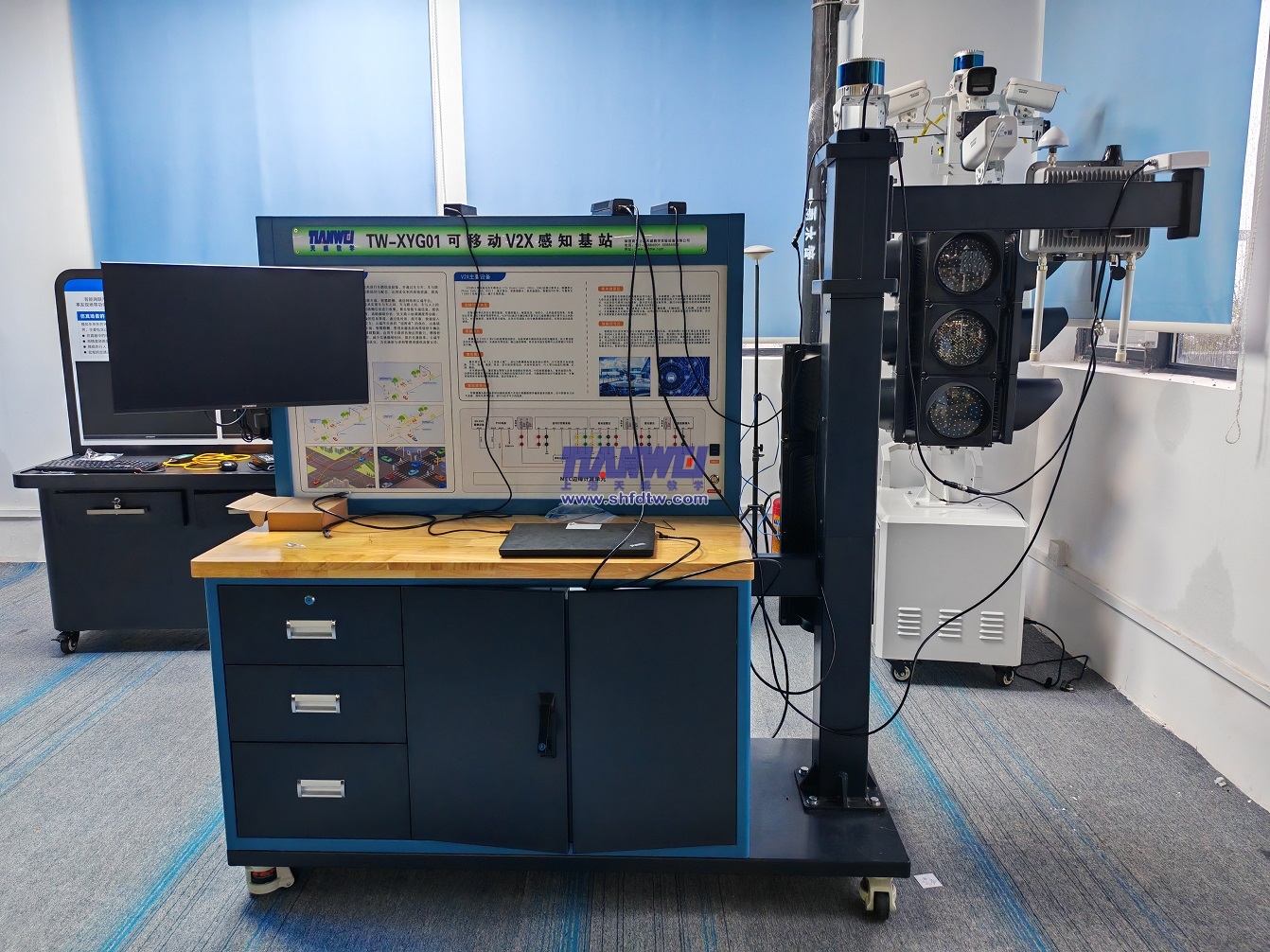 可移动V2x车联网智能感知基站(图1)