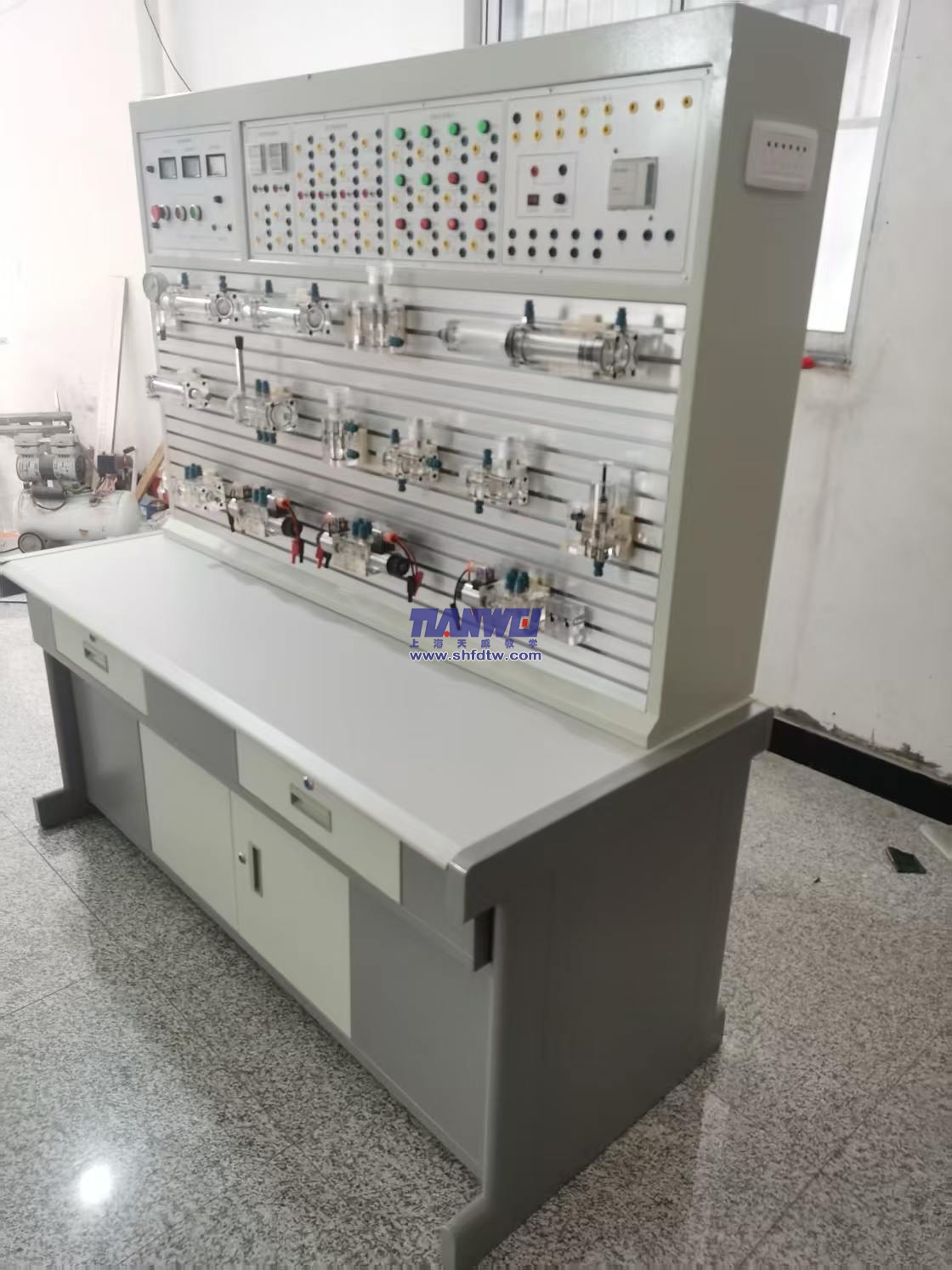 透明液压传动与PLC控制实训装置(图4)