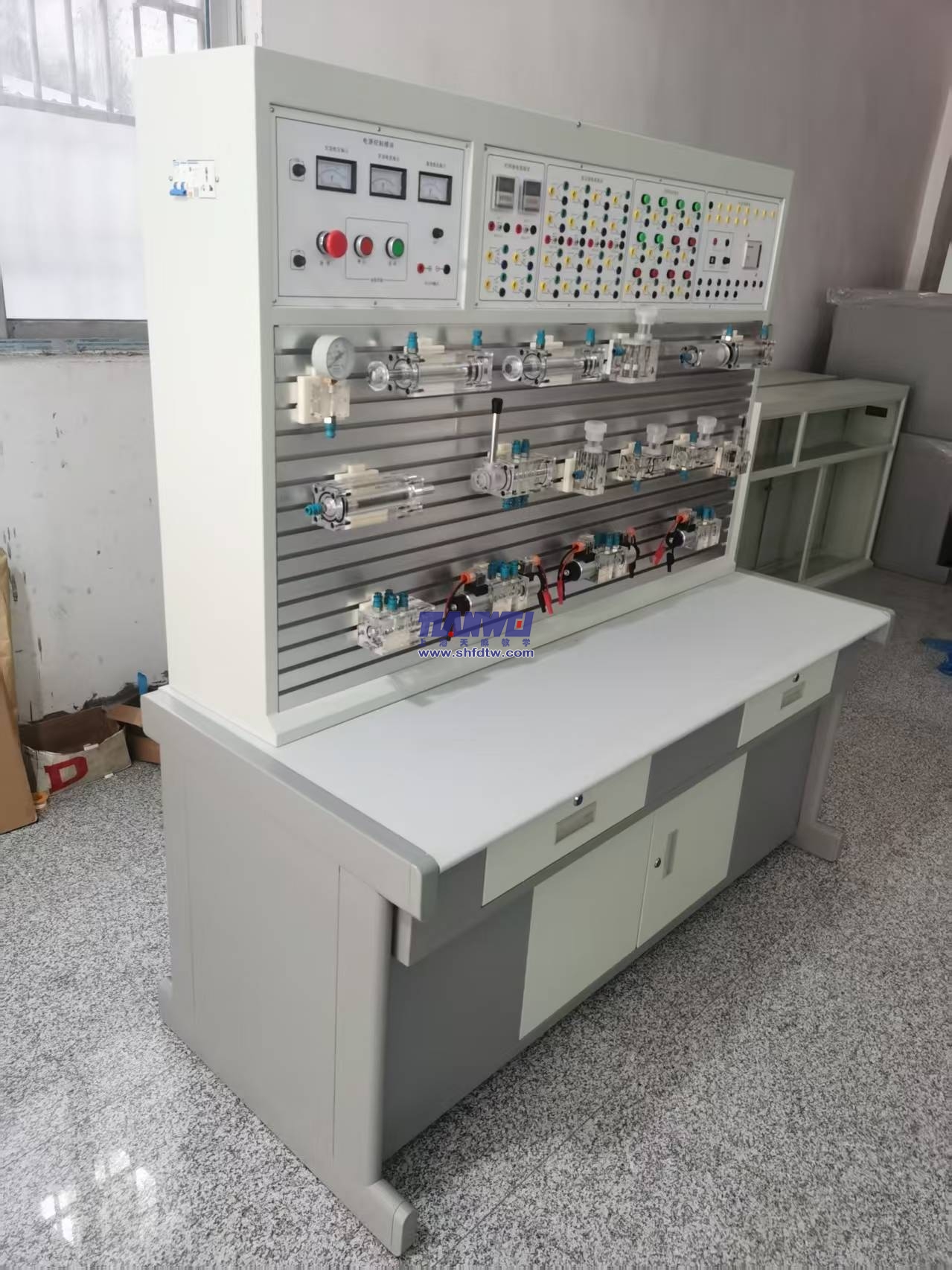 透明液压传动与PLC控制实训装置(图5)